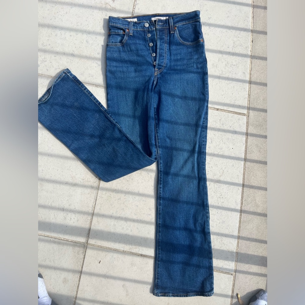 RARE NEVER WORN BOOTCUT LEVI JEANS.